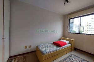 Apto Mobiliado com 70m², 2 dormitórios, 1 vaga, no bairro Centro em Caxias do Sul para Alugar