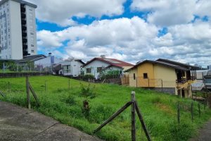 Terreno com 338m², no bairro Panazzolo em Caxias do Sul para Comprar