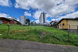 Terreno com 338m², no bairro Panazzolo em Caxias do Sul para Comprar