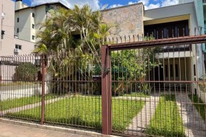 Casa com 200m², 4 dormitórios, 1 vaga, no bairro Nossa Senhora de Lourdes em Caxias do Sul para Comprar