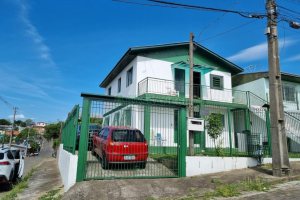 Casa com 145m², 6 dormitórios, 1 vaga, no bairro Serrano em Caxias do Sul para Comprar