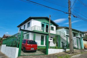 Casa com 145m², 6 dormitórios, 1 vaga, no bairro Serrano em Caxias do Sul para Comprar