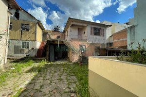 Terreno com 680m², no bairro Nossa Senhora de Lourdes em Caxias do Sul para Comprar