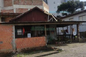 Casa com 290m², 2 dormitórios, no bairro Sagrada Família em Caxias do Sul para Comprar