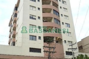 Apto Mobiliado com 68m², 2 dormitórios, 1 vaga, no bairro Centro em Caxias do Sul para Alugar