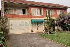 Casa com 249m², 3 dormitórios, 3 vagas, no bairro Nossa Senhora de Lourdes em Caxias do Sul para Comprar