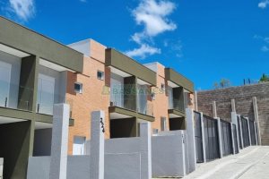 Sobrado com 94m², 3 dormitórios, 2 vagas, no bairro Cristo Redentor em Caxias do Sul para Comprar