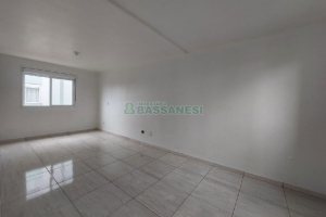 Sobrado com 82m², 2 dormitórios, 1 vaga, no bairro Nossa Senhora do Rosário em Caxias do Sul para Comprar