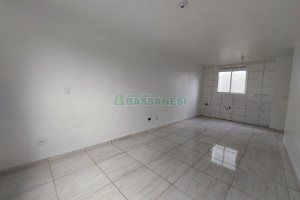 Sobrado com 82m², 2 dormitórios, 1 vaga, no bairro Nossa Senhora do Rosário em Caxias do Sul para Comprar