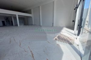 Loja com 500m², 6 vagas, no bairro Medianeira em Caxias do Sul para Alugar