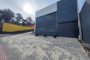 Loja com 500m², 6 vagas, no bairro Medianeira em Caxias do Sul para Alugar