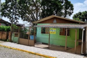 Casa com 197m², 3 dormitórios, 1 vaga, no bairro Pio X em Caxias do Sul para Comprar