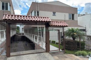 Sobrado com 62m², 2 dormitórios, 1 vaga, no bairro São Luiz em Caxias do Sul para Comprar