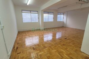 Sala com 50m², no bairro Centro em Caxias do Sul para Alugar