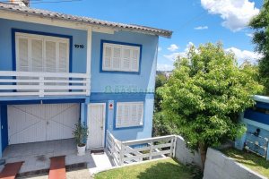 Sobrado com 234m², 3 dormitórios, 1 vaga, no bairro Colina Sorriso em Caxias do Sul para Comprar