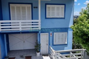 Sobrado com 234m², 3 dormitórios, 1 vaga, no bairro Colina Sorriso em Caxias do Sul para Comprar