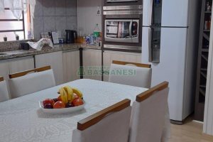 Casa com 588m², 4 dormitórios, 3 vagas, no bairro Bela Vista em Caxias do Sul para Comprar