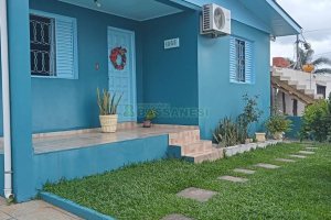 Casa com 188m², 2 dormitórios, 1 vaga, no bairro Santa Fé em Caxias do Sul para Comprar