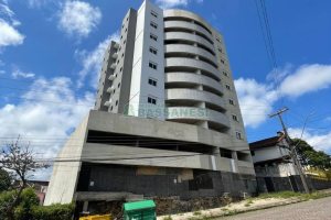 Apartamento com 77m², 2 dormitórios, 2 vagas, no bairro Petrópolis em Caxias do Sul para Comprar
