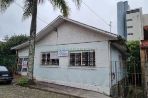 Casa com 180m², 3 dormitórios, 1 vaga, no bairro Panazzolo em Caxias do Sul para Comprar