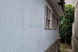 Casa com 180m², 3 dormitórios, 1 vaga, no bairro Panazzolo em Caxias do Sul para Comprar