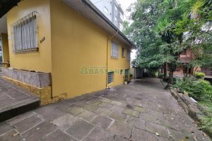 Casa com 200m², 3 dormitórios, 2 vagas, no bairro Pio X em Caxias do Sul para Comprar