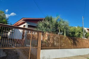 Casa com 192m², 3 dormitórios, 4 vagas, no bairro Desvio Rizzo em Caxias do Sul para Comprar