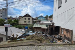 Terreno com 165m², no bairro Interlagos em Caxias do Sul para Comprar