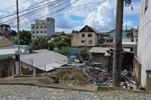 Terreno com 165m², no bairro Interlagos em Caxias do Sul para Comprar