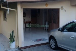 Casa com 116m², 3 dormitórios, 2 vagas, no bairro Vinhedos em Caxias do Sul para Comprar