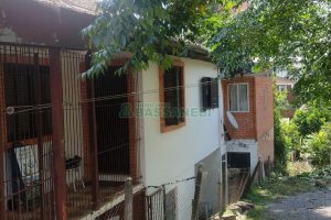 Casa com 900m², 3 dormitórios, 1 vaga, no bairro Desvio Rizzo em Caxias do Sul para Comprar