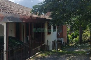 Casa com 900m², 3 dormitórios, 1 vaga, no bairro Desvio Rizzo em Caxias do Sul para Comprar