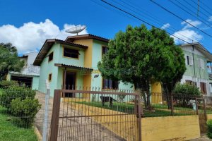 Casa com 194m², 3 dormitórios, 2 vagas, no bairro São Caetano em Caxias do Sul para Comprar