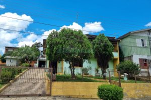 Casa com 194m², 3 dormitórios, 2 vagas, no bairro São Caetano em Caxias do Sul para Comprar