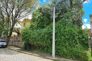 Terreno com 336m², no bairro Cinqüentenário em Caxias do Sul para Comprar
