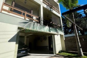 Sobrado com 182m², 3 dormitórios, 2 vagas, no bairro De Lazzer em Caxias do Sul para Comprar