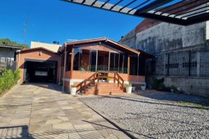 Casa com 188m², 3 dormitórios, 2 vagas, no bairro Charqueadas em Caxias do Sul para Comprar