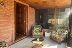 Casa com 188m², 3 dormitórios, 2 vagas, no bairro Charqueadas em Caxias do Sul para Comprar