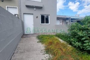 Sobrado com 45m², 2 dormitórios, no bairro Nossa Senhora das Graças em Caxias do Sul para Alugar ou Comprar