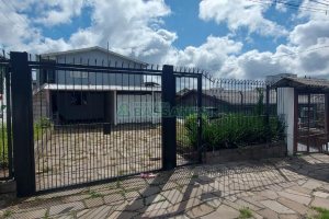 Casa com 80m², 2 dormitórios, 1 vaga, no bairro Kayser em Caxias do Sul para Alugar