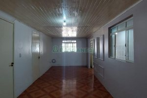 Casa com 80m², 2 dormitórios, 1 vaga, no bairro Kayser em Caxias do Sul para Alugar