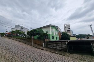 Casa com 200m², 3 dormitórios, 6 vagas, no bairro Cruzeiro em Caxias do Sul para Comprar