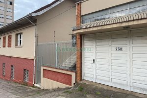 Casa Comercial com 300m², no bairro Centro em Caxias do Sul para Comprar