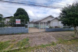 Casa com 220m², 3 dormitórios, 2 vagas, no bairro Kayser em Caxias do Sul para Comprar
