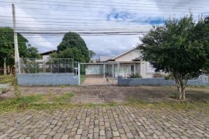 Casa com 220m², 3 dormitórios, 2 vagas, no bairro Kayser em Caxias do Sul para Comprar