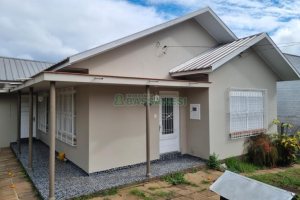 Casa com 220m², 3 dormitórios, 2 vagas, no bairro Kayser em Caxias do Sul para Comprar