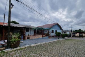 Casa com 255m², 4 dormitórios, 4 vagas, no bairro Diamantino em Caxias do Sul para Comprar