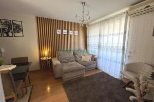 Apto Mobiliado com 63m², 2 dormitórios, 1 vaga, no bairro Petrópolis em Caxias do Sul para Alugar