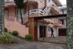 Casa com 165m², 3 dormitórios, 2 vagas, no bairro Cinqüentenário em Caxias do Sul para Comprar