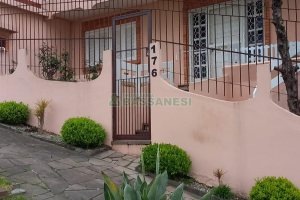 Casa com 165m², 3 dormitórios, 2 vagas, no bairro Cinqüentenário em Caxias do Sul para Comprar